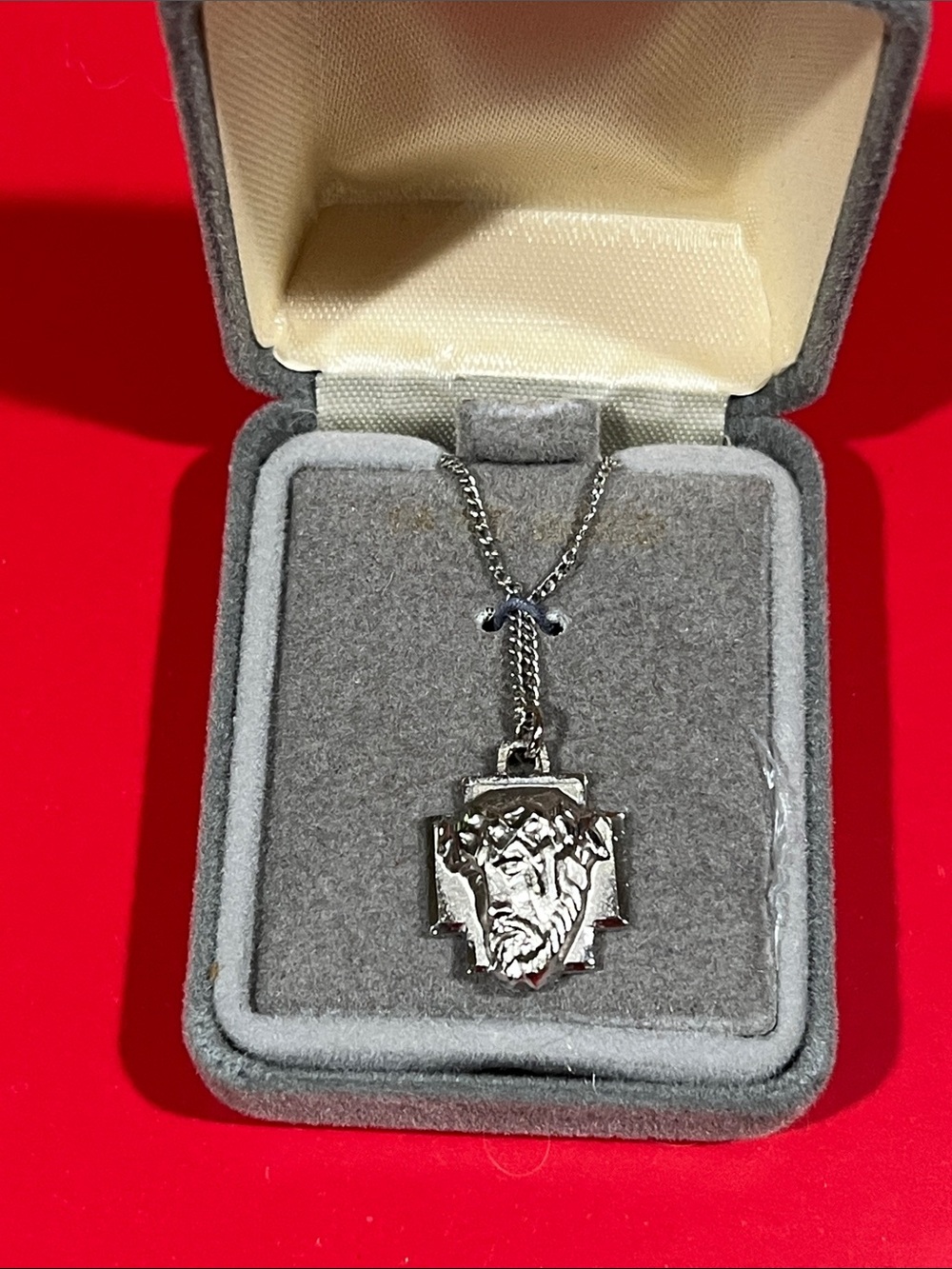 NIB Vintage Chapel Silver‑Filled Jesus Pendant Necklace — 3D Crown of Thorns
